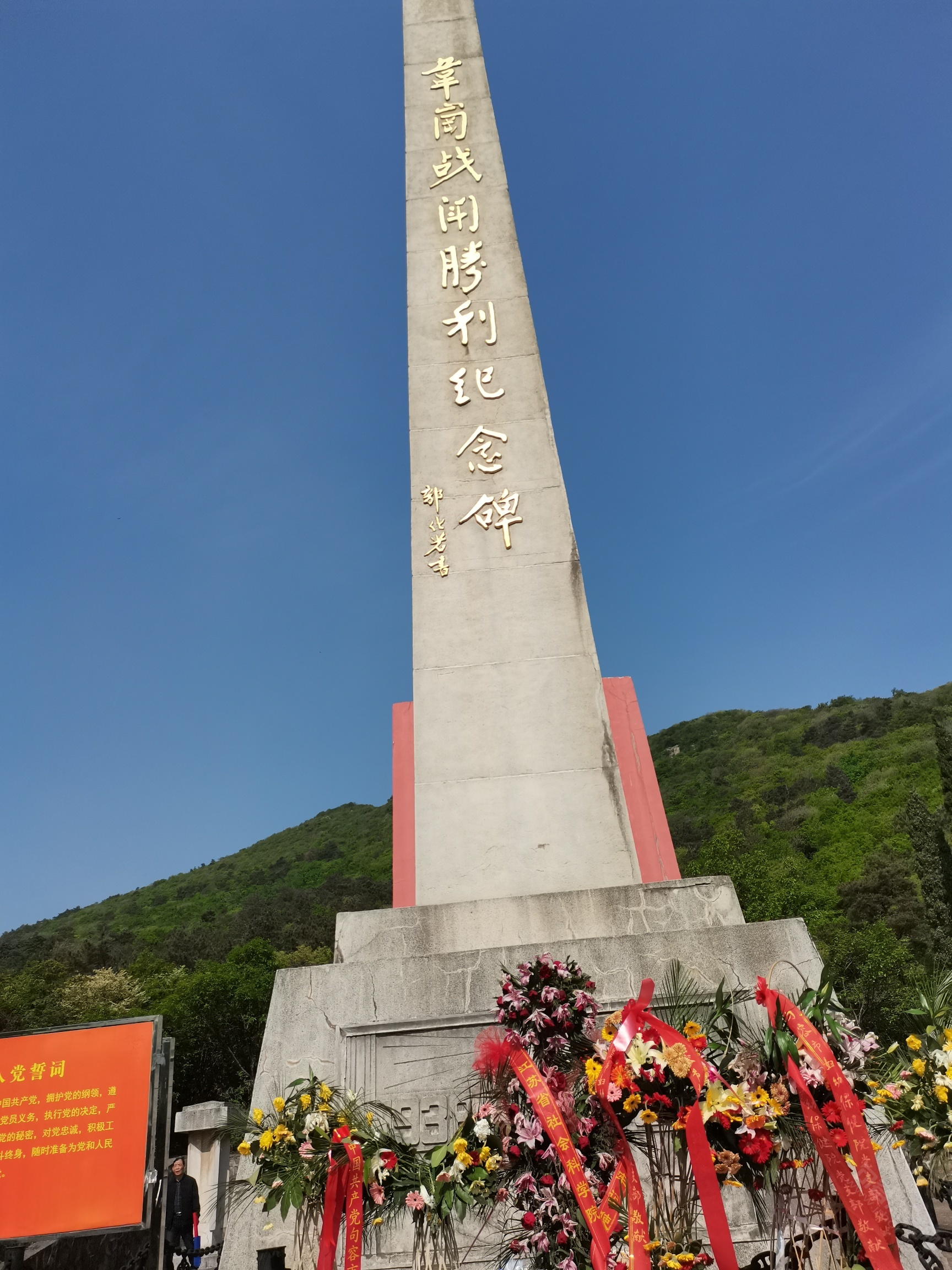 云南人民英雄纪念碑，悄然的屹立在昆明市中心！