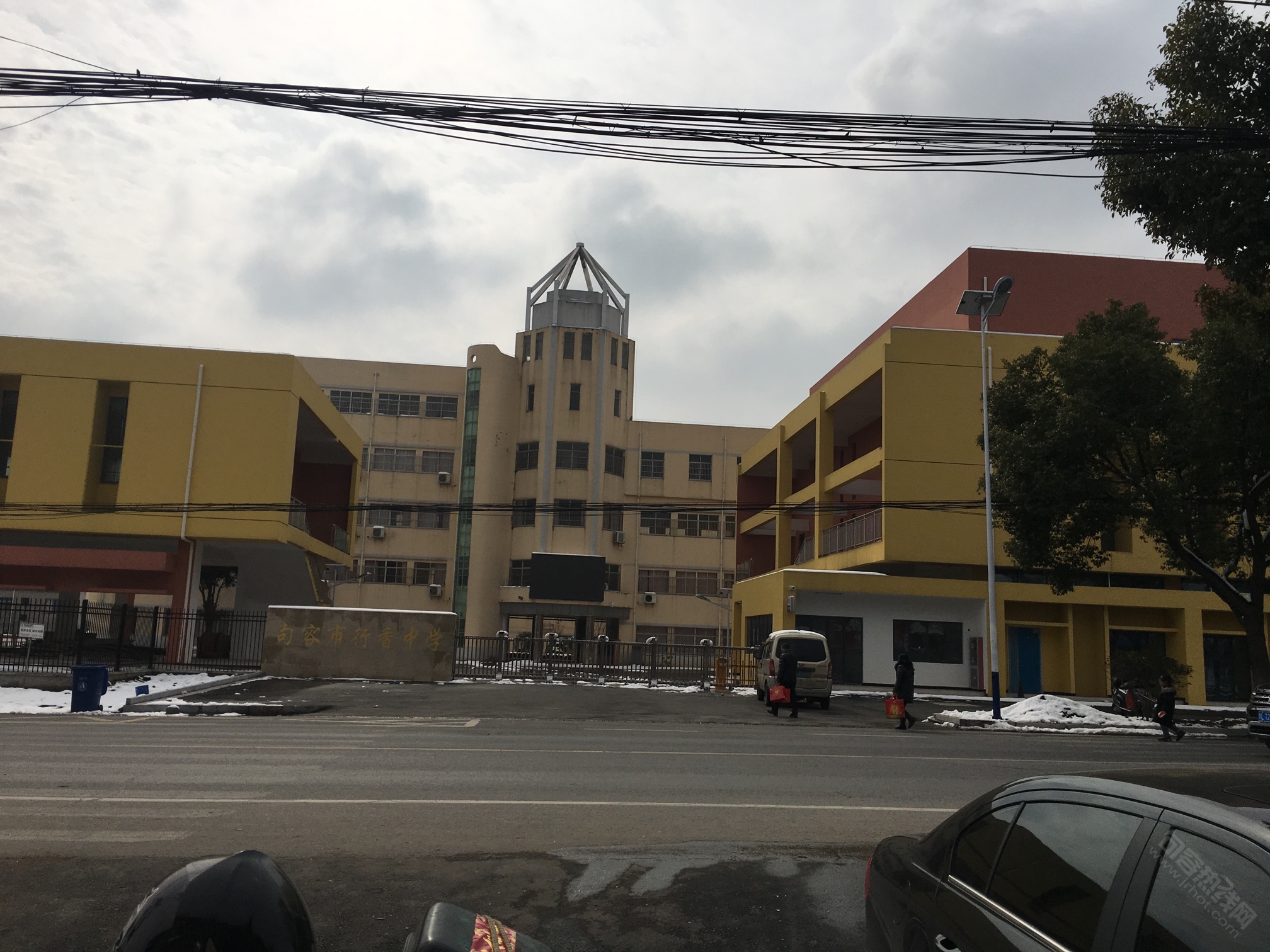 行香镇行香中学对面两间店铺出租