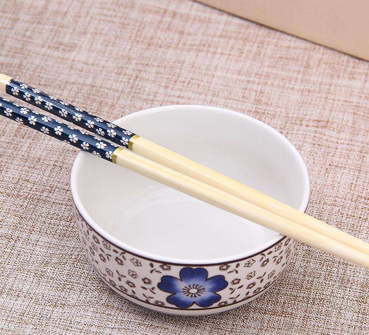 你们是自带碗筷还是用单位的?