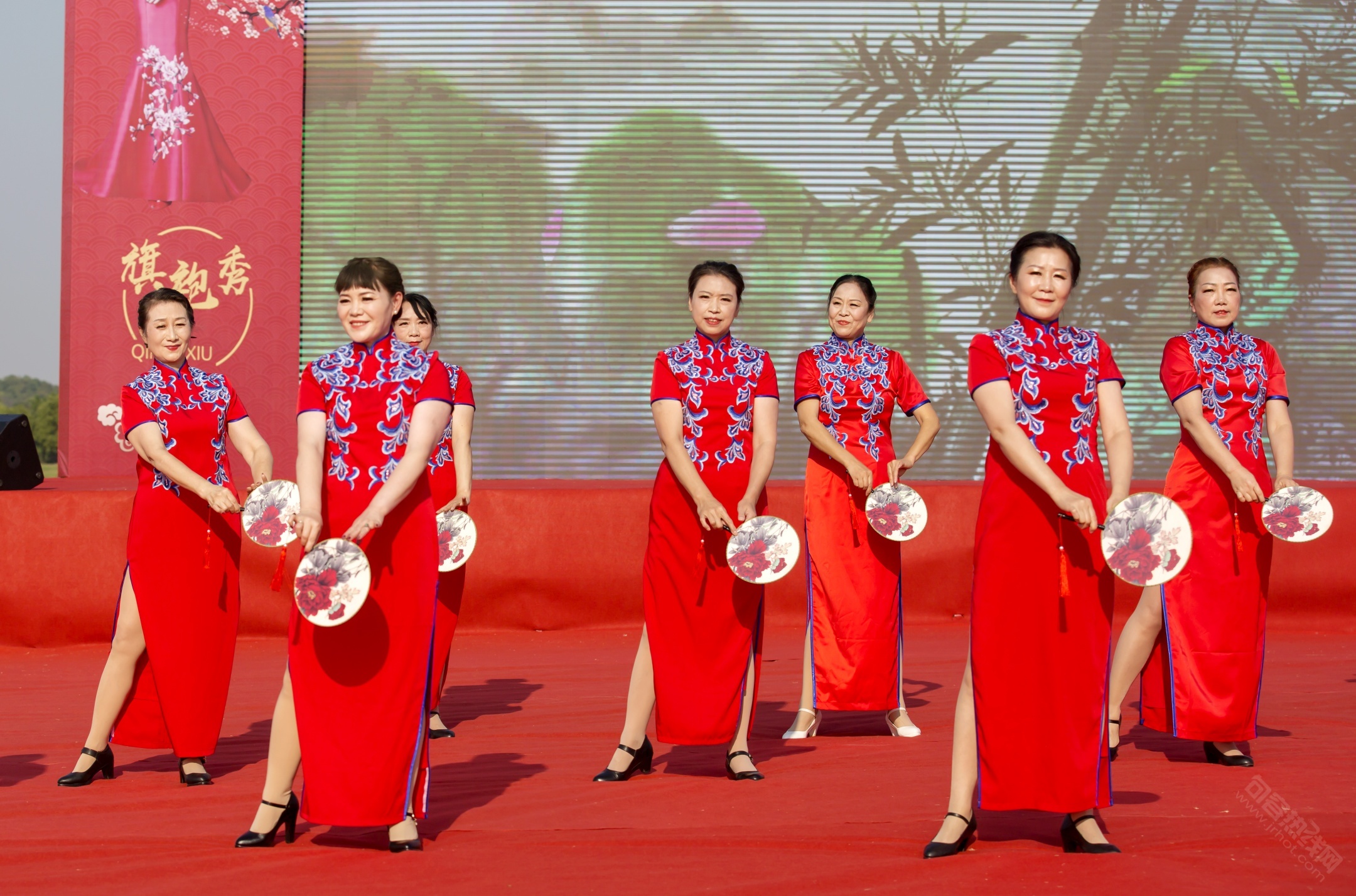水韵江南句容市舞蹈家协会旗袍分会宫扇表演