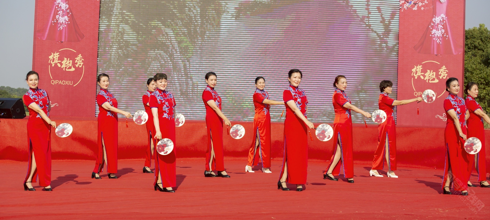 水韵江南句容市舞蹈家协会旗袍分会宫扇表演