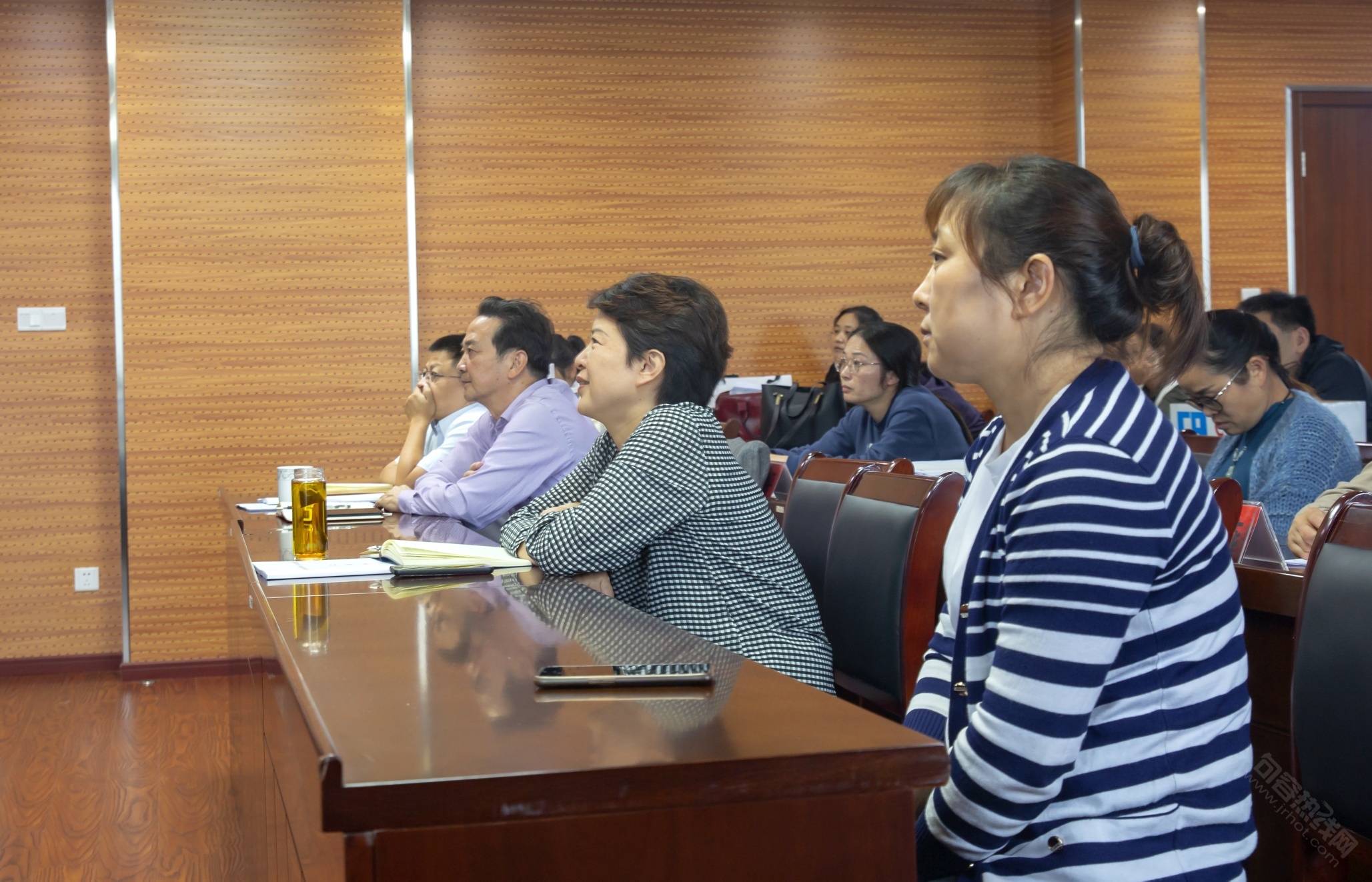 玩转手机拍出你身边的精彩摄协主席王义华在残联作手机拍摄主题讲座